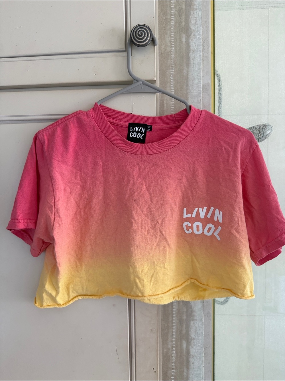 LIVINCOOL Pink Yellow Ombre Crop Tee
